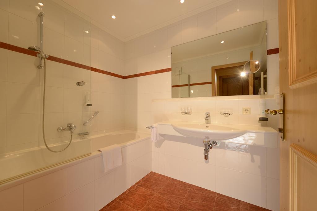 Hotel Neue Post Зельден Номер фото